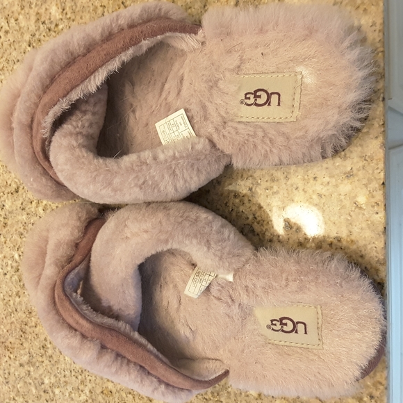 Ugg Abela slippers size 7 - Picture 2 of 3